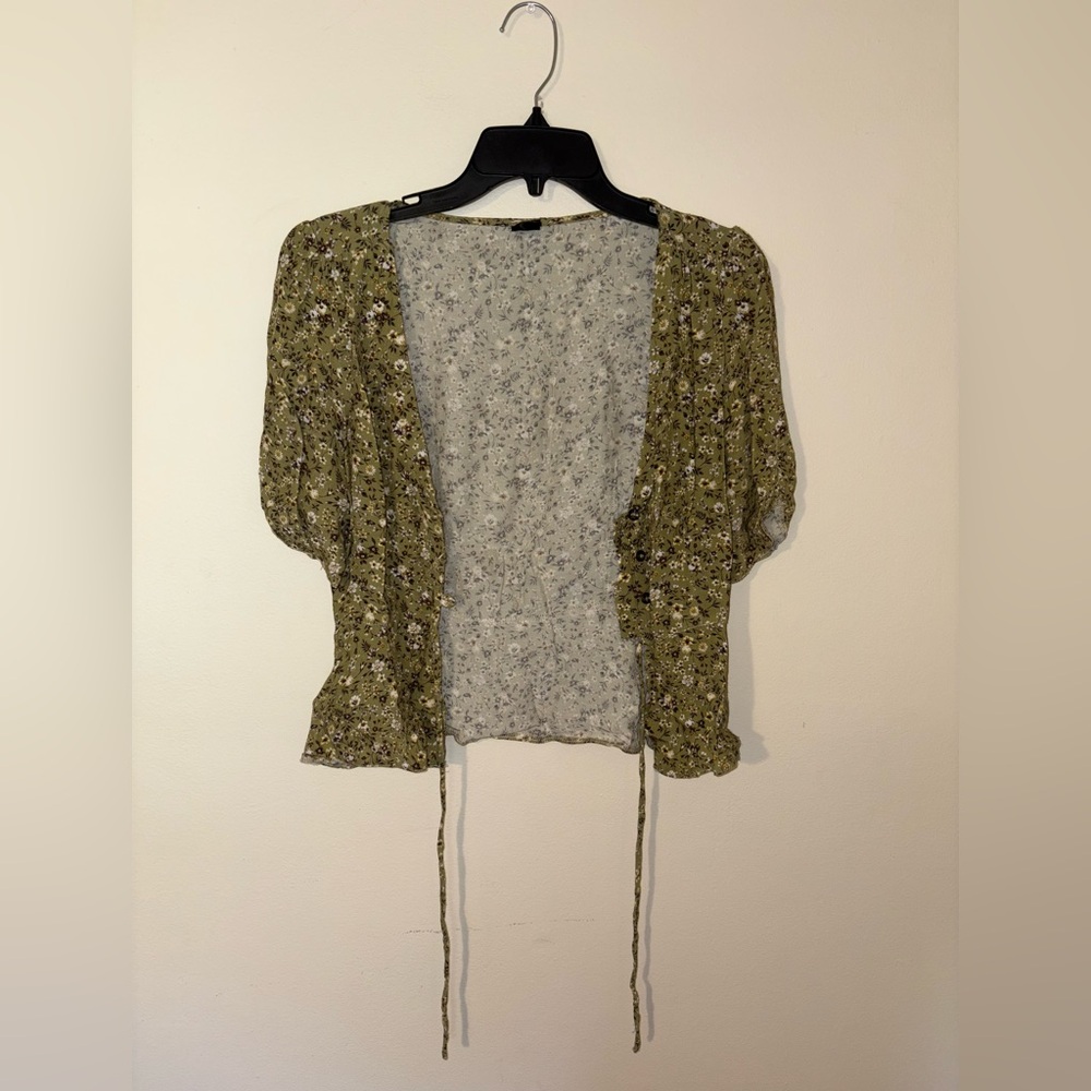 Urban Outfitters Women’s Top Size Small Petite